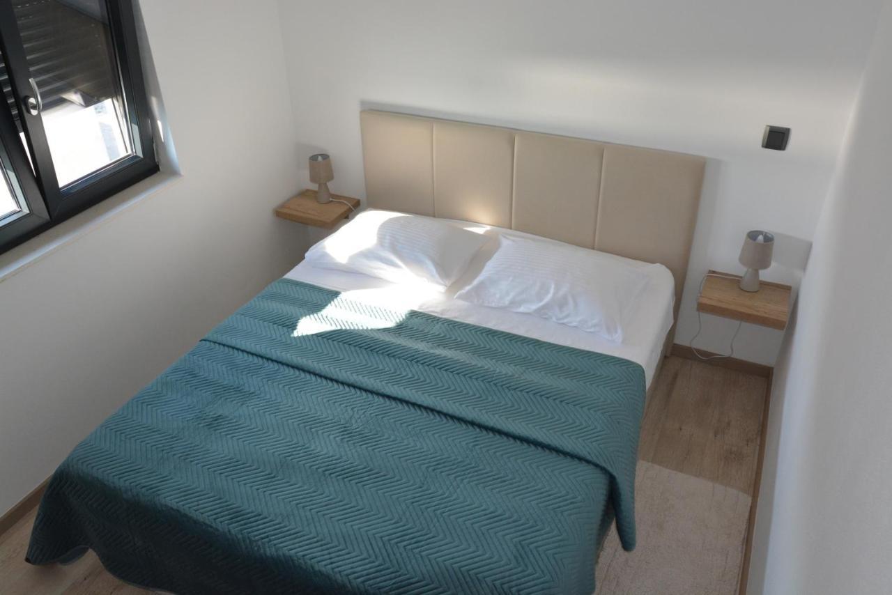 Sole Lägenhet Turanj Exteriör bild